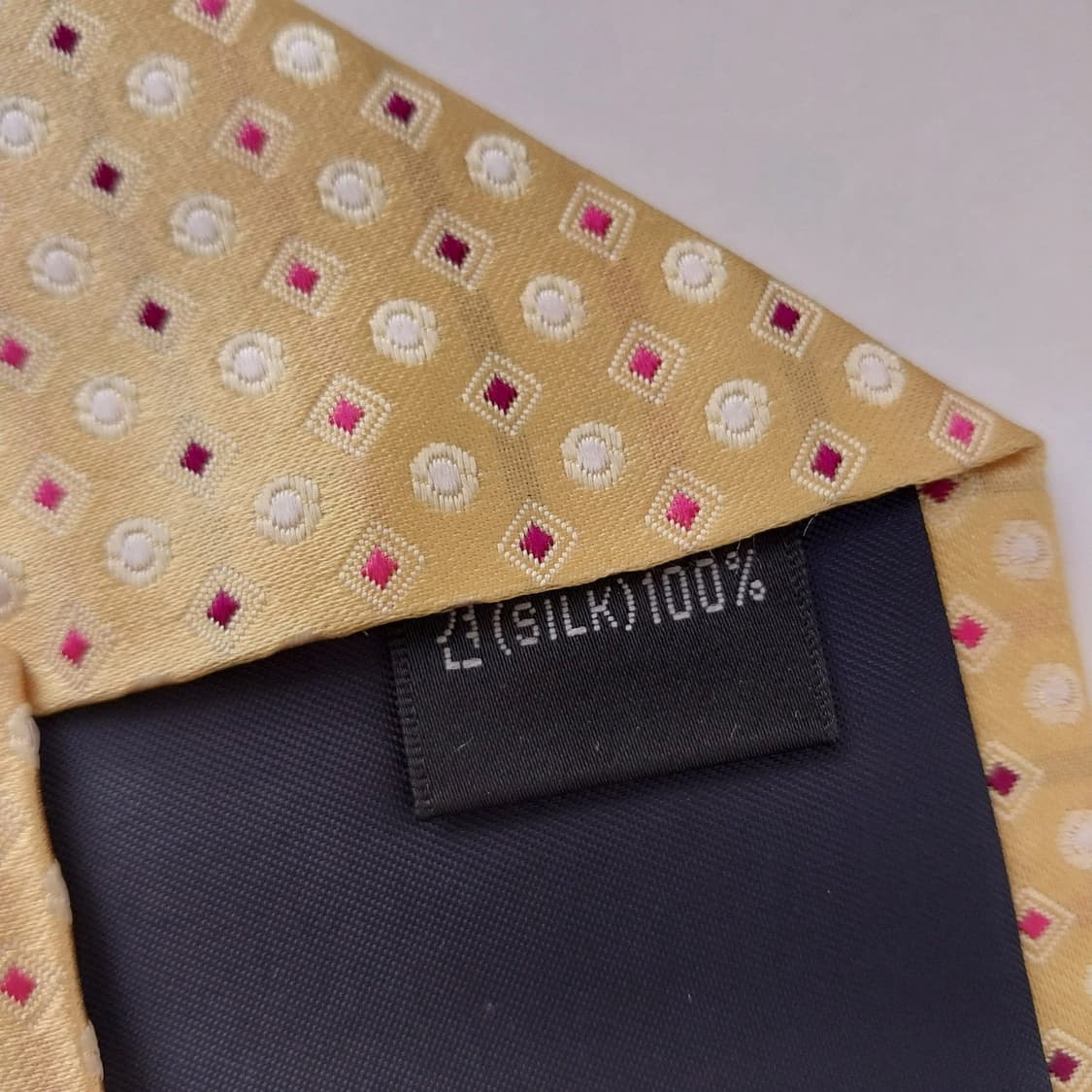 아쿠아스큐텀 실크 옐로우 패턴 넥타이 9.2cm A+등급 K1989
 상품이미지10