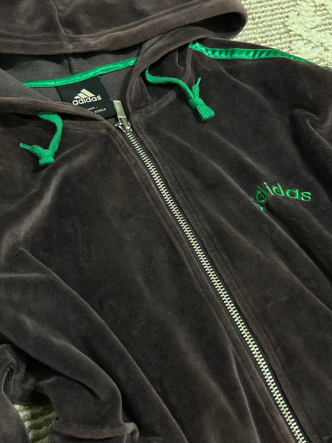 Y2k아디다스 벨벳 벨루어 슬림핏 후드집업 후드플락 초코브라운 상품이미지2