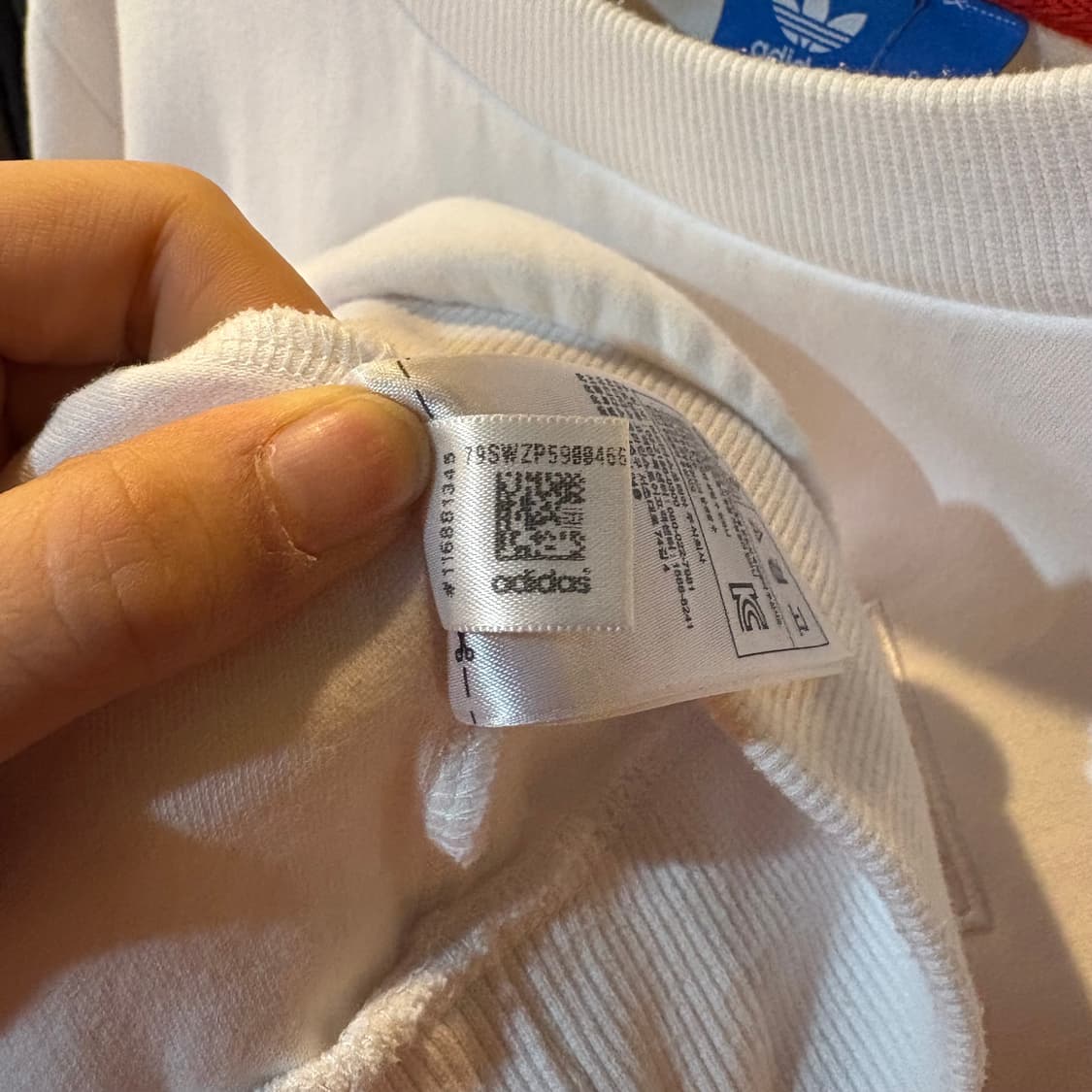 아디다스 화이트 레드 맨투맨 상품이미지5