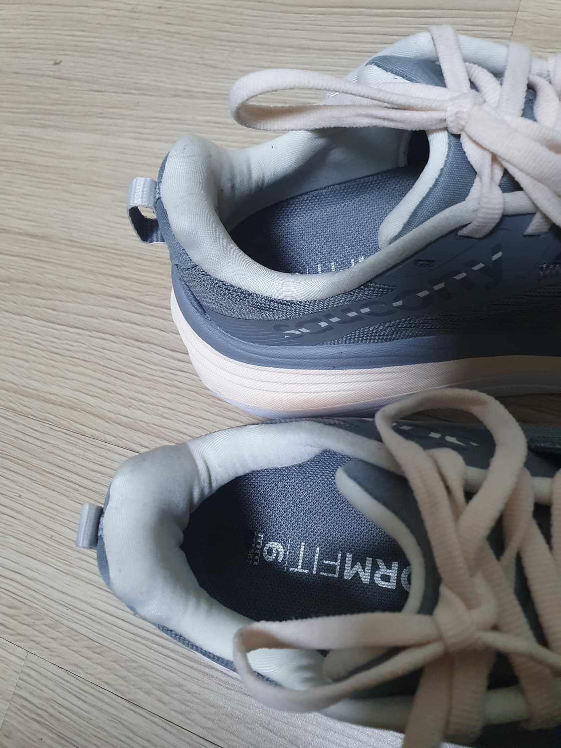 써코니 허리케인 24 러닝화 240 상품이미지8