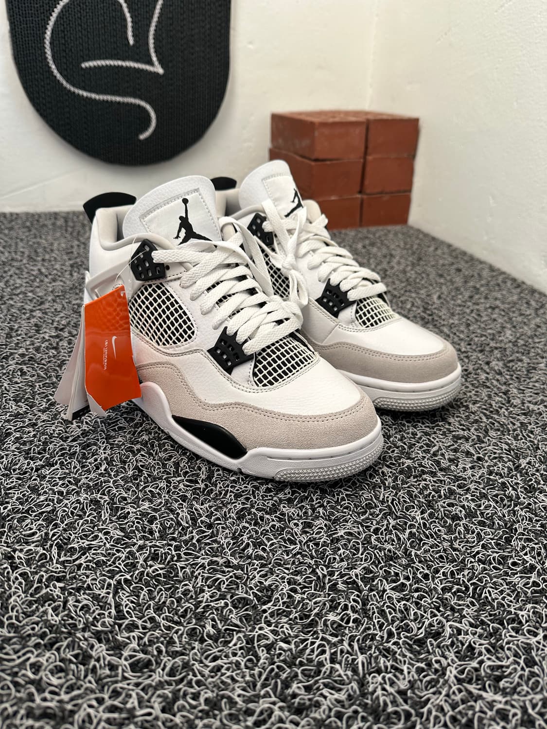 나이키 조던4 레트로 화이트 앤 블랙 265mm 상품이미지1