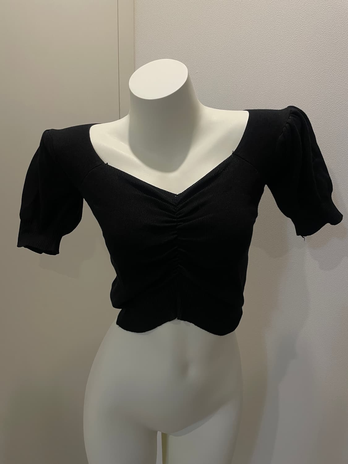 블랙 퍼프 반팔 니트 셔링 상품이미지1