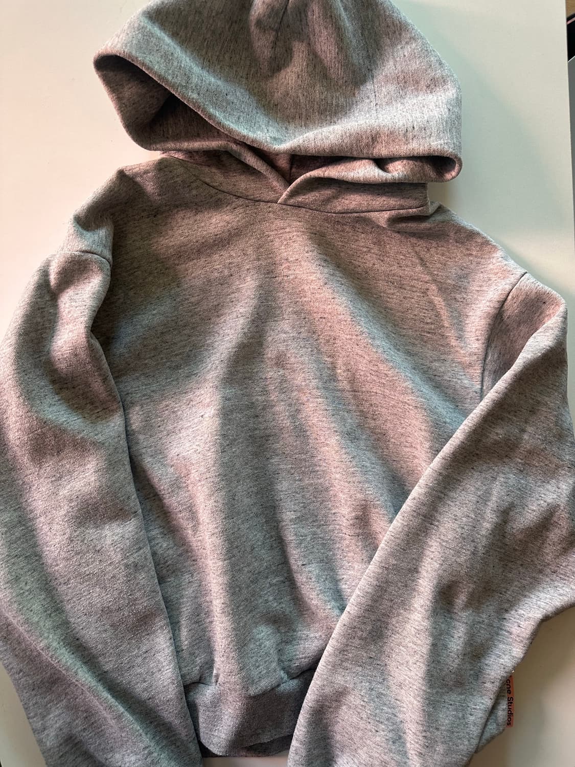 아크네 스튜디오 그레이 후드티 상품이미지2