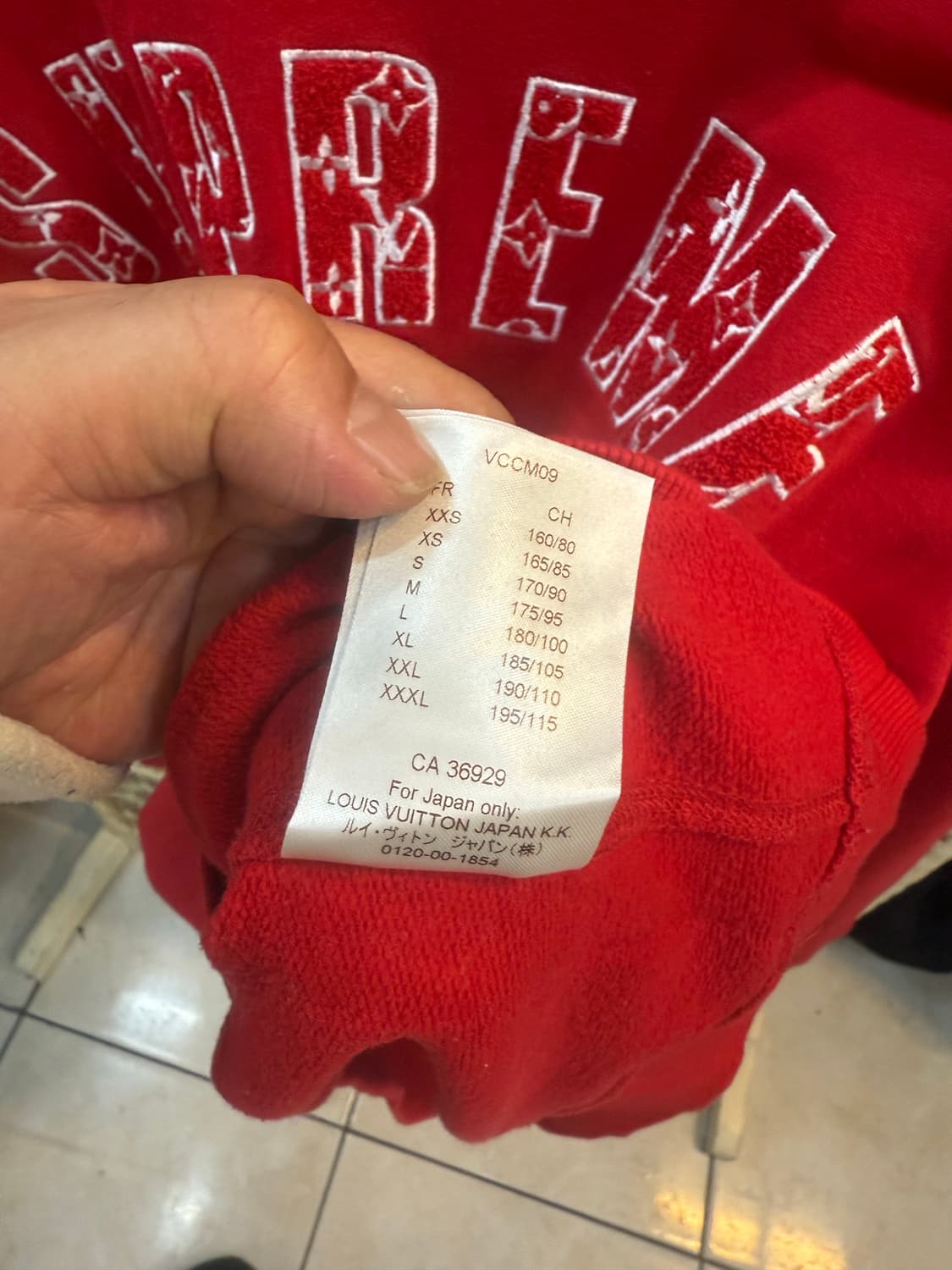 100 정품 루이비통 +슈프림 한정판 맨투맨 팝니다 상품이미지6