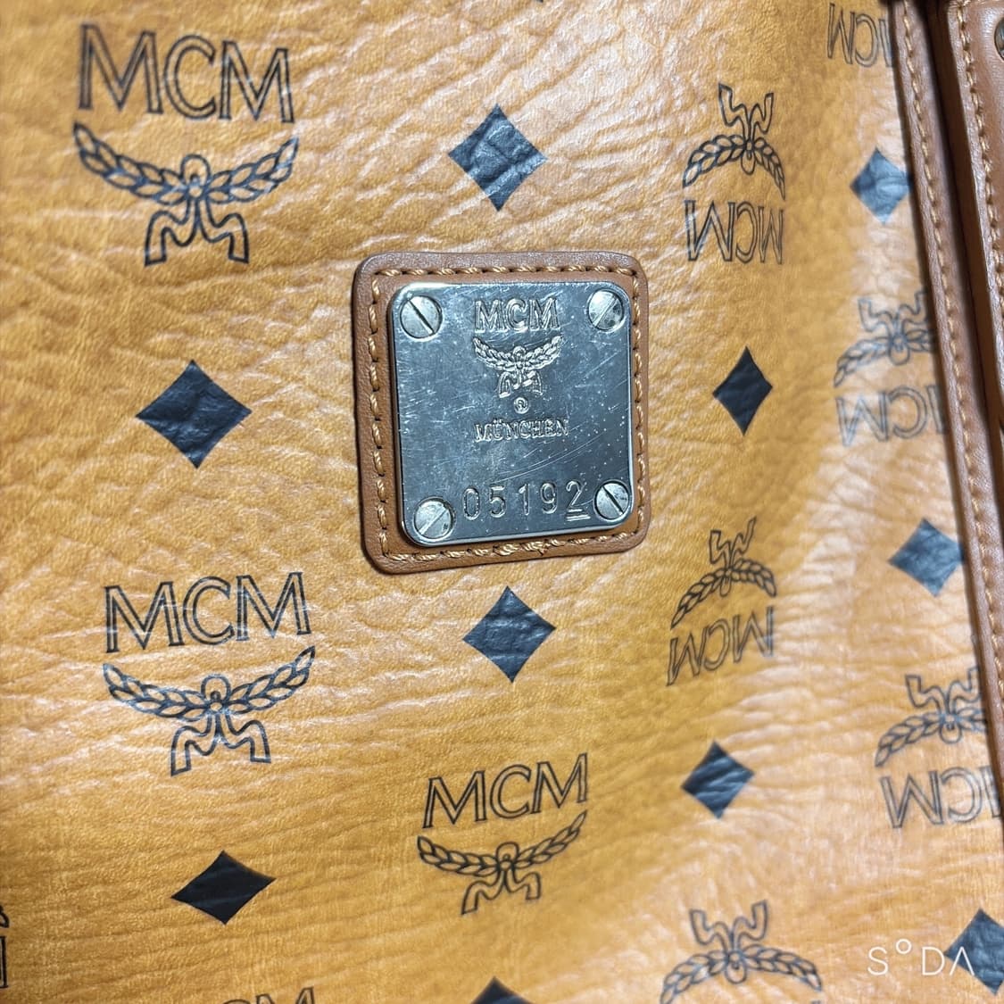 MCM 엠씨엠 시그니터 패턴 쇼퍼백 상품이미지3