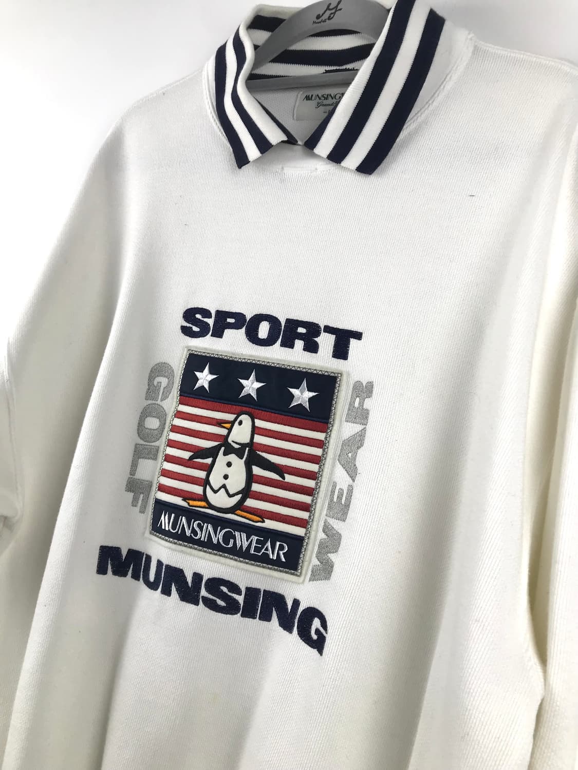 먼싱웨어 올드스쿨 y2k 맨투맨 스포티빈티지 화이트 대대장 상품이미지1