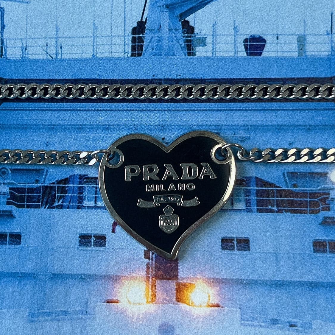 프라다 블랙하트 플레이트 업사이클링 실버 양고리 목걸이 상품이미지2