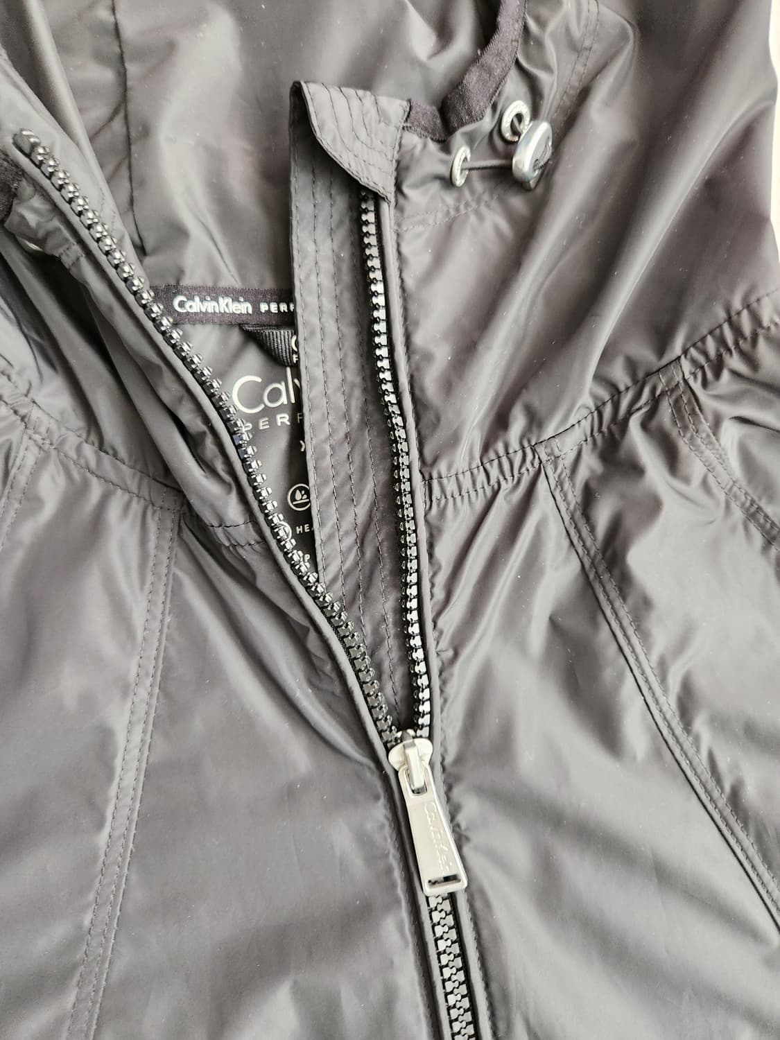 새상품급)캘빈클라인 퍼포먼스 기능성 바람막이 자켓 사이즈s

새상품급으로 상품이미지3