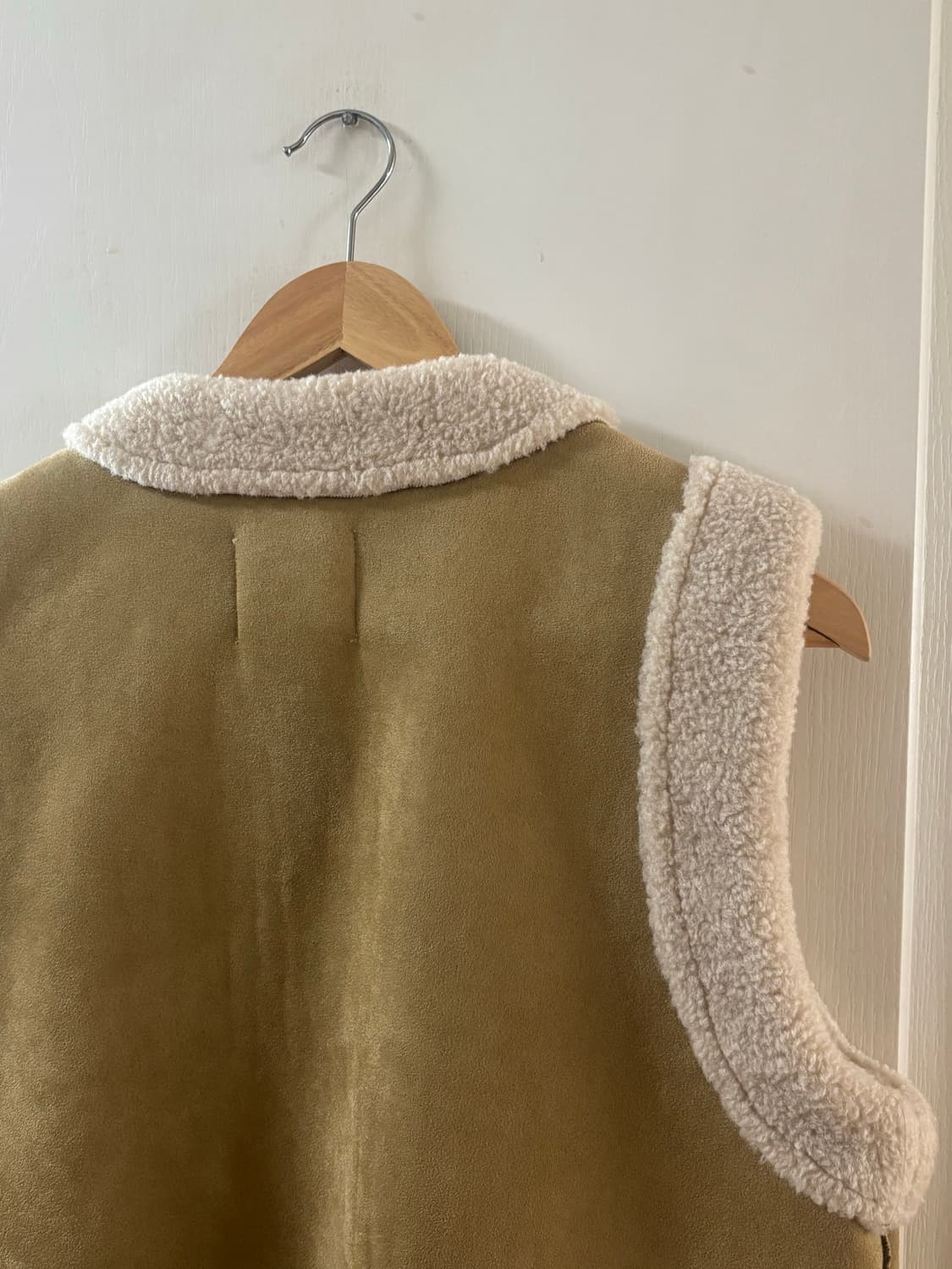 comoninoz 양털무스탕 조끼 베이지브라운 상품이미지4