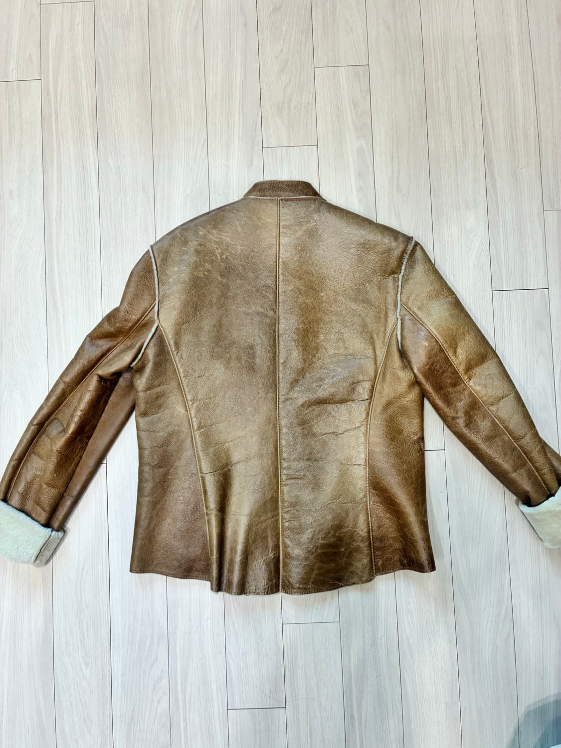 버버리 런던 양가죽 시어링 무스탕 (55 추천) 상품이미지4