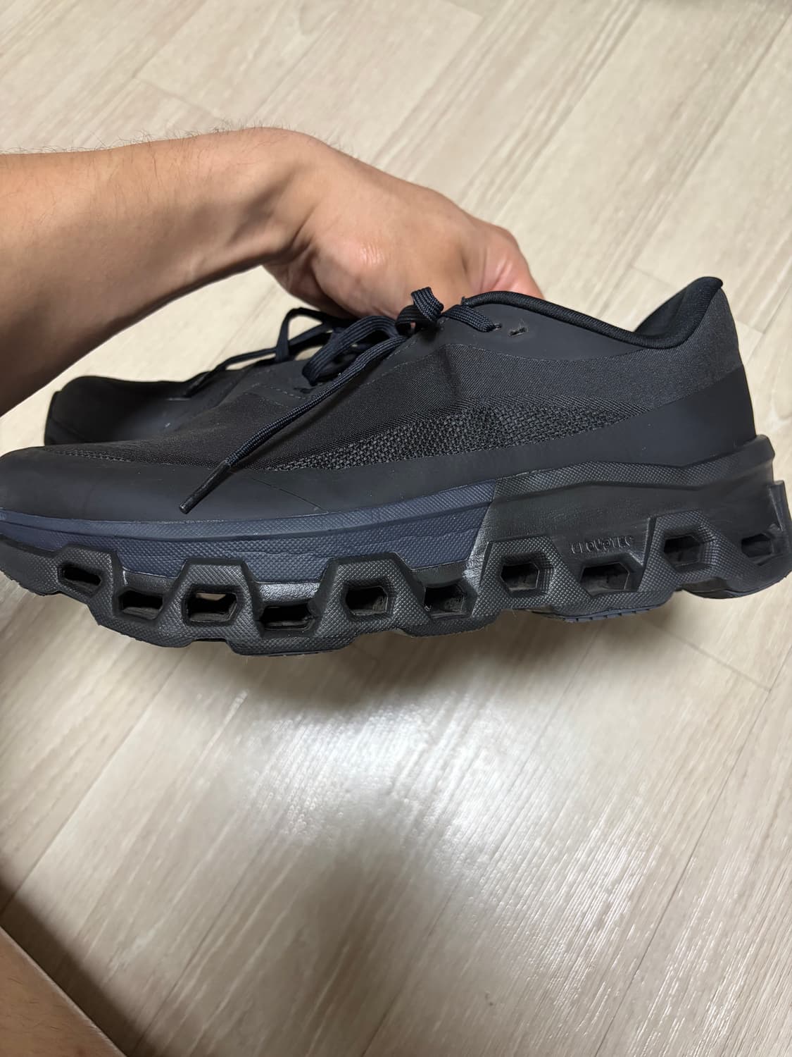 270)온러닝 파프 클라우드몬스터2 블랙 마그넷 상품이미지3