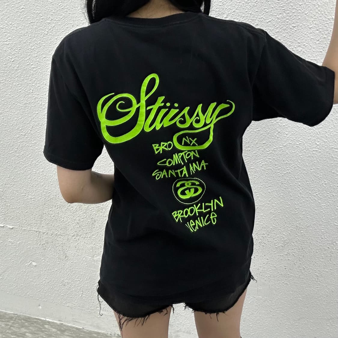 스투시 네온 프린팅 블랙 반팔 M 상품이미지2