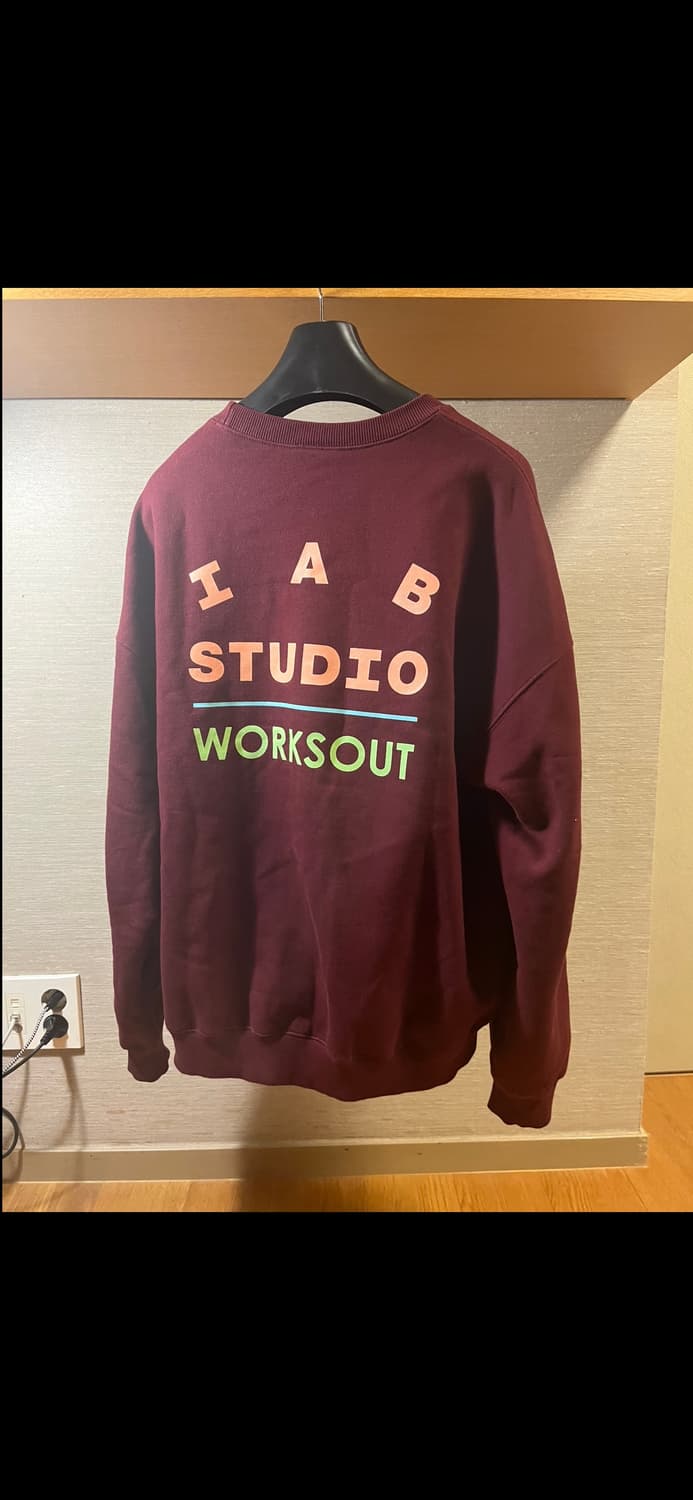 아이앱 웍스아웃 콜라보 버건디맨투맨 XL (희귀매물) 상품이미지3