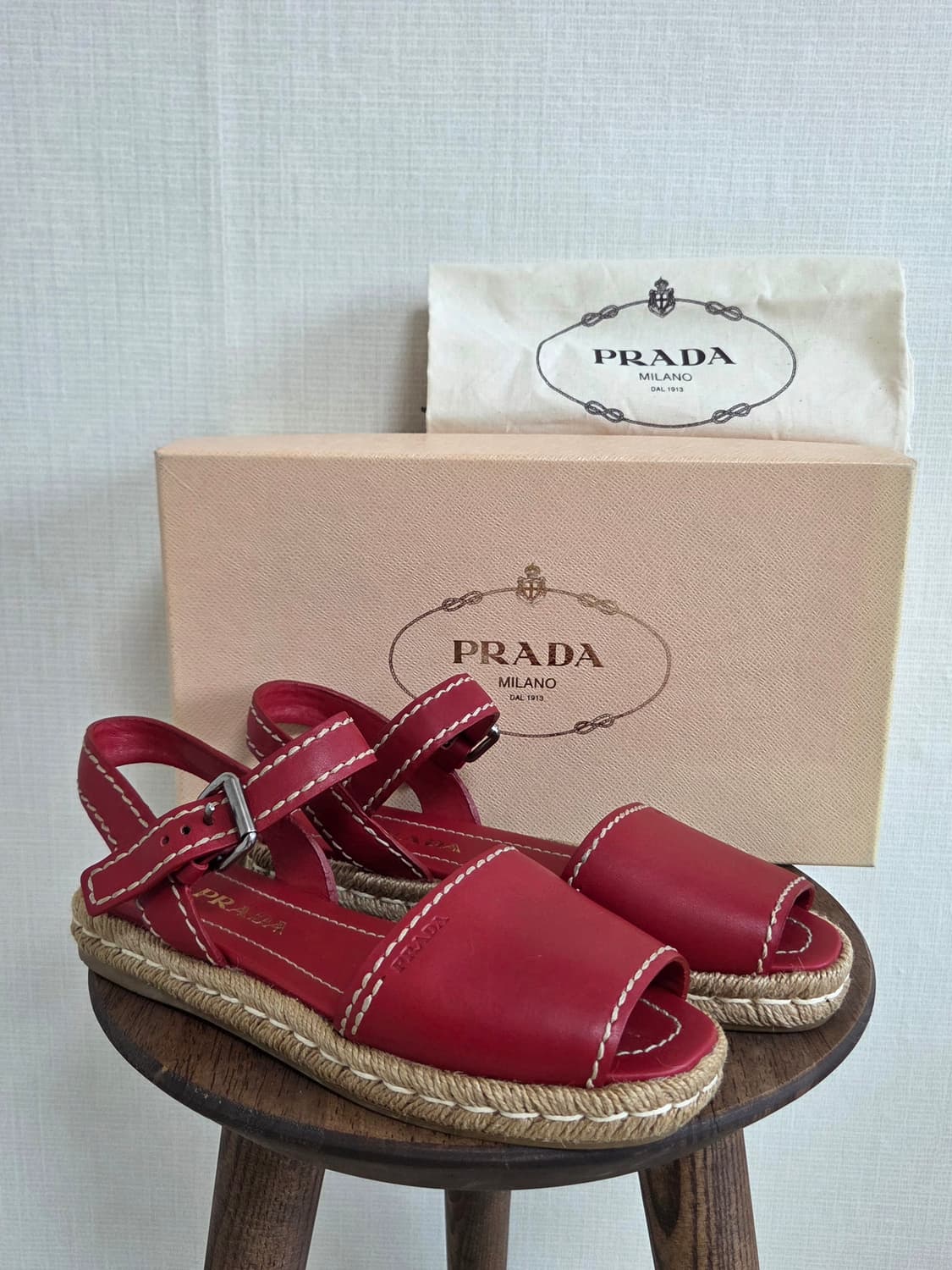 프라다 레드 가죽 에스파드 샌들 (EU 37.5) 상품이미지1