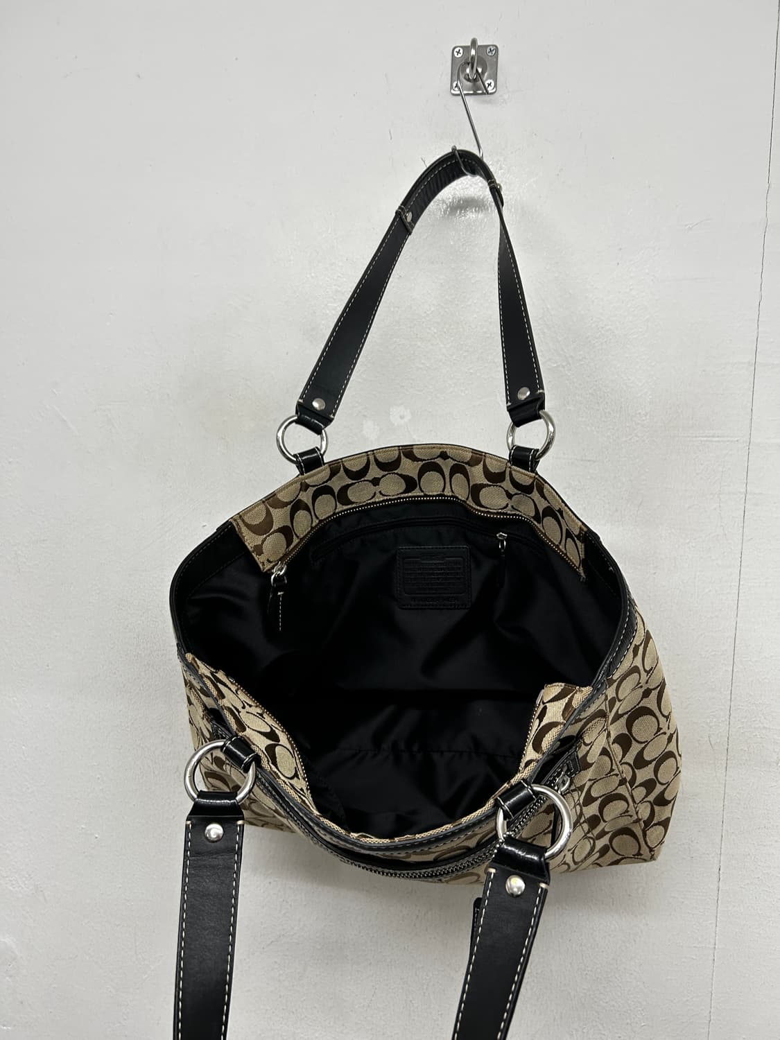 코치 시그니처 숄더백 브라운 상품이미지5