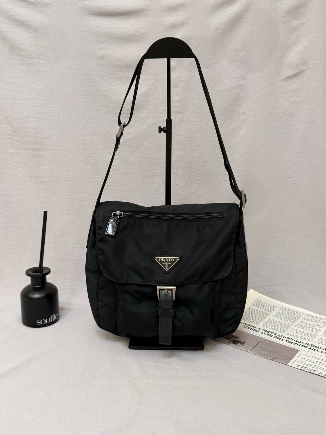 프라다 나일론 포코노 버클 크로스백 주우재백 상품이미지1