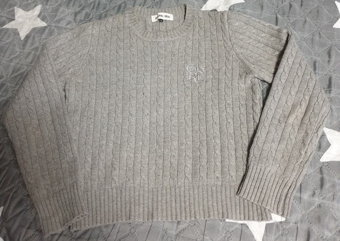 제너럴아이디어 자수로고 크롭 케이블 니트 스웨터 그레이 (S) 상품이미지1