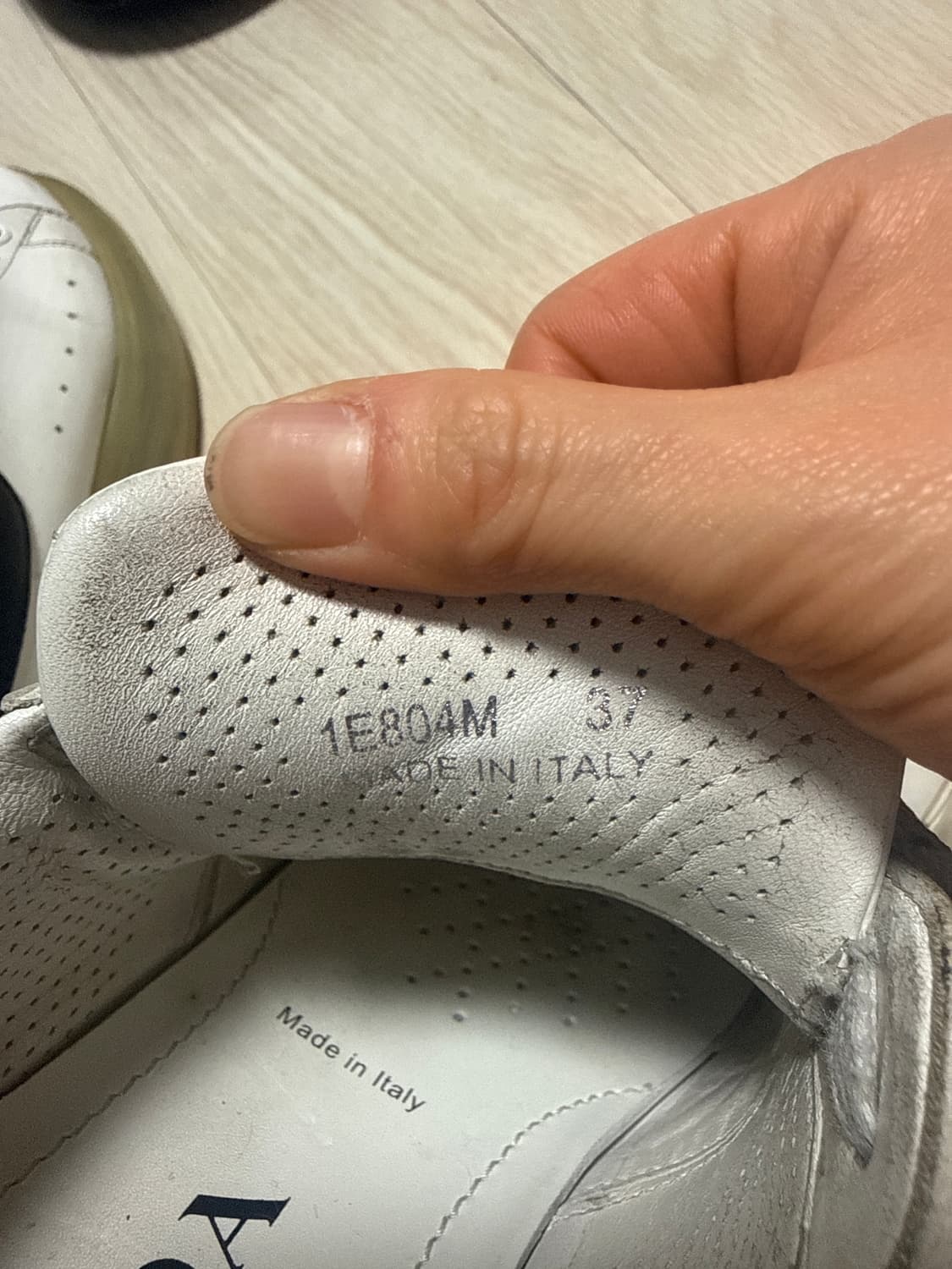 프라다 기본 흰색 스니커즈 상품이미지6