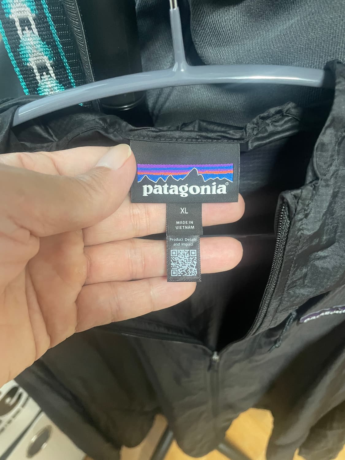 파타고니아 후디니 바람막이 XL 사이즈 블랙  상품이미지2