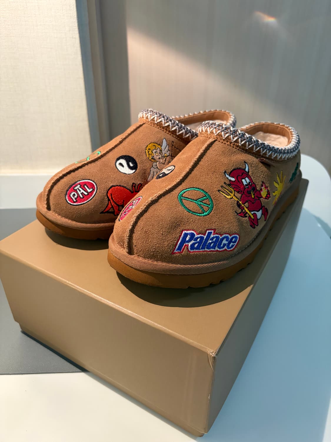 어그 x 팔라스 타스만 체스트넛 US8사이즈(260) 판매합니다. 상품이미지3