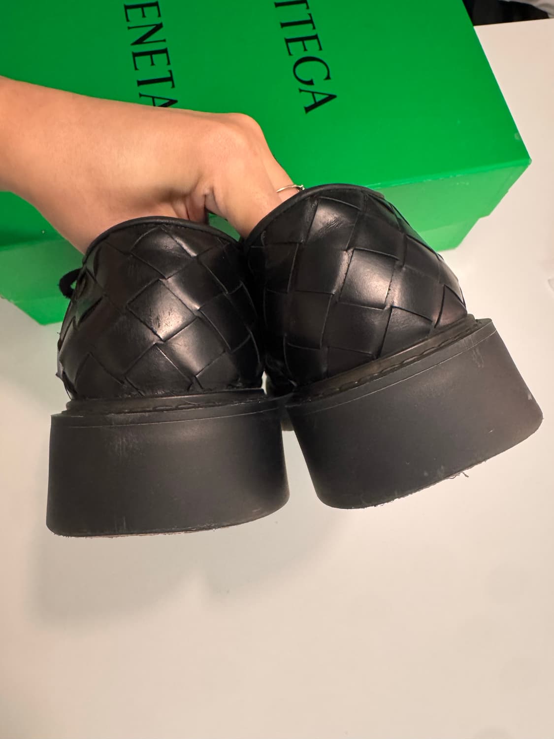 보테가베네타 헤드독 슈레이스 슈즈 블랙 40사이즈 팝니다  상품이미지4