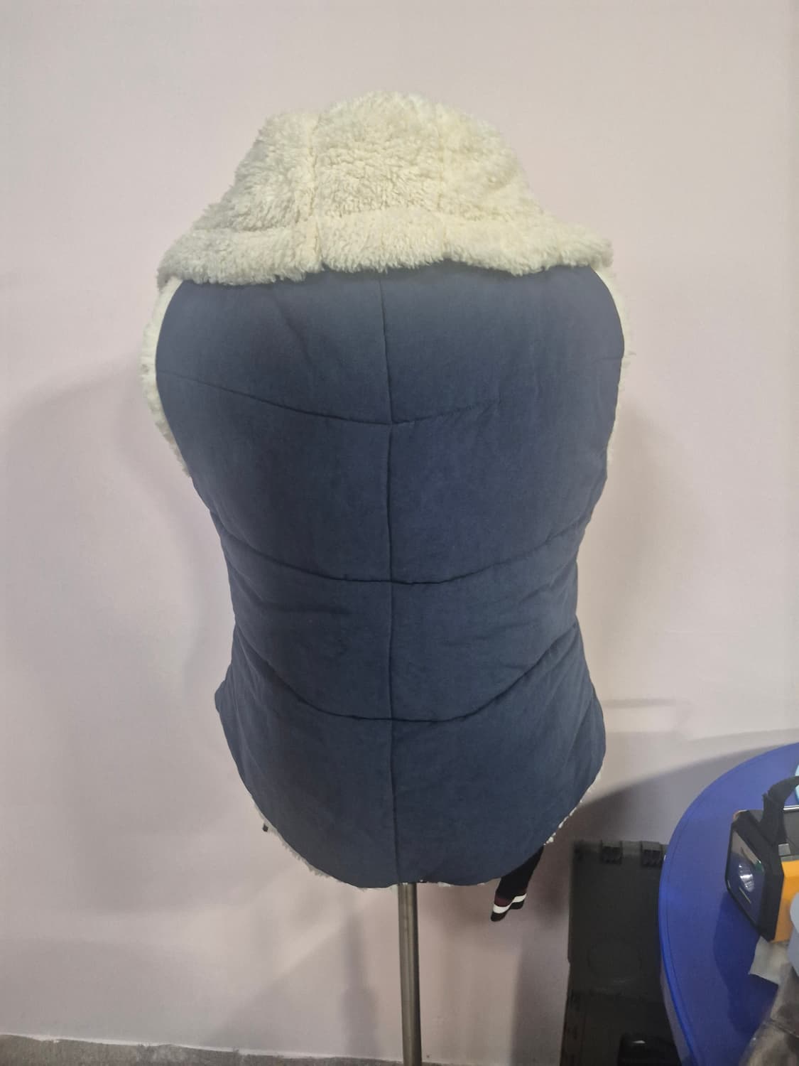 리스트 네이비 털 안감 패딩 조끼 상품이미지2