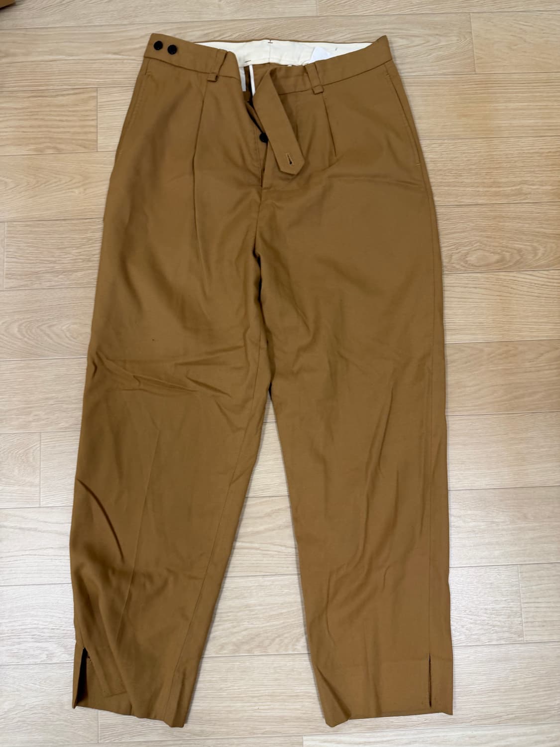 이얼즈어고 투턱와이드 테이퍼드팬츠 카멜 상품이미지1