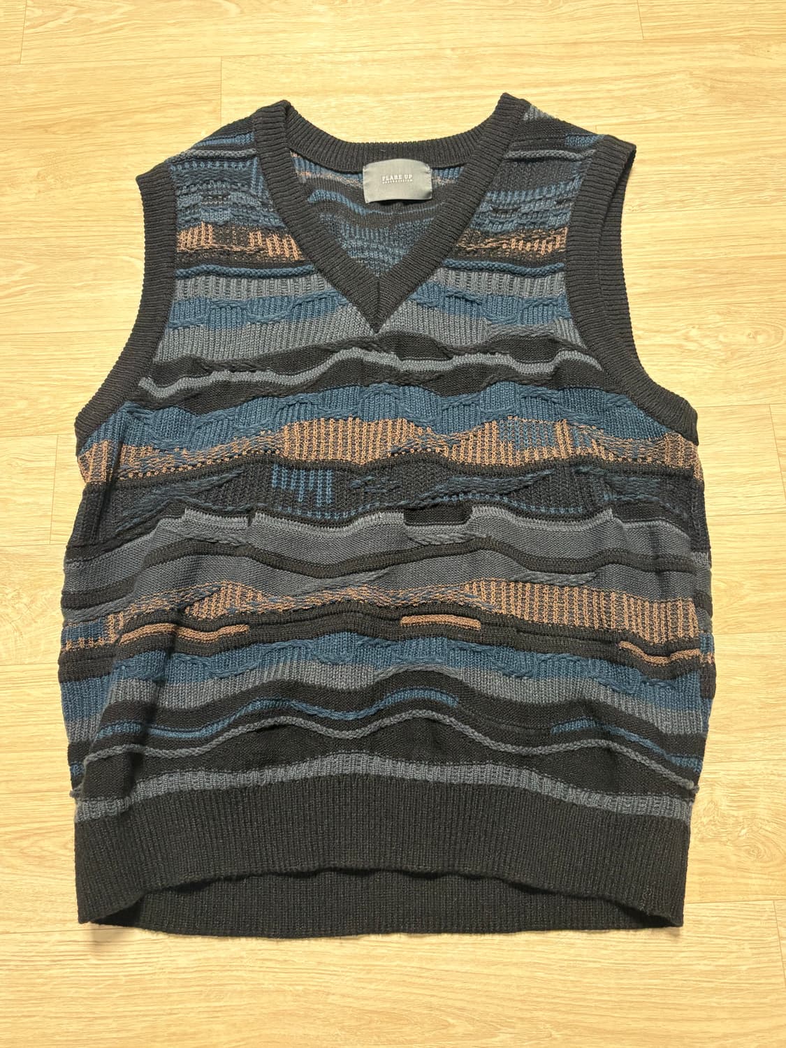 플레어업 니트 조끼 상품이미지1