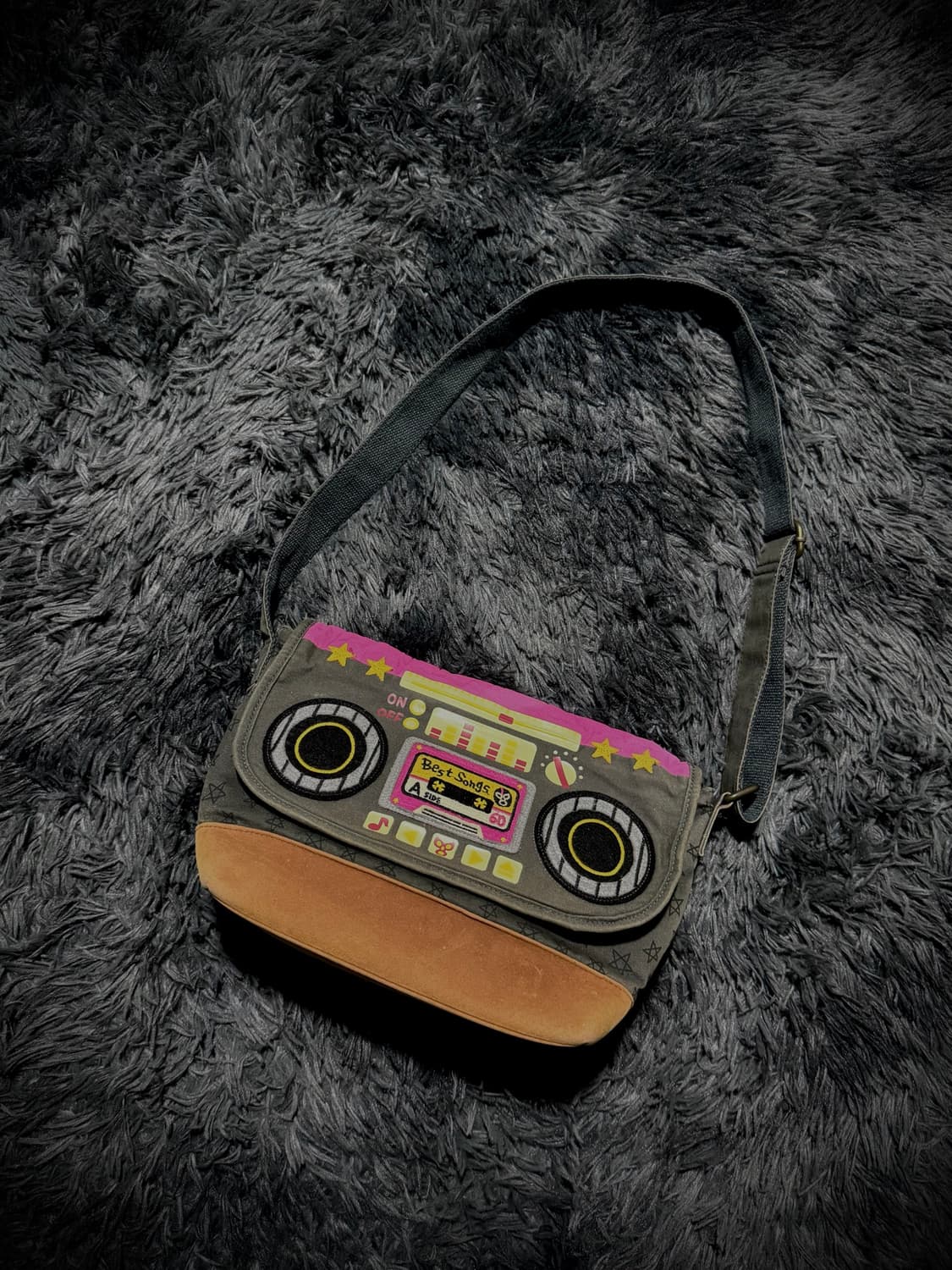 카세트 테이프 그래픽 크로스백 상품이미지1