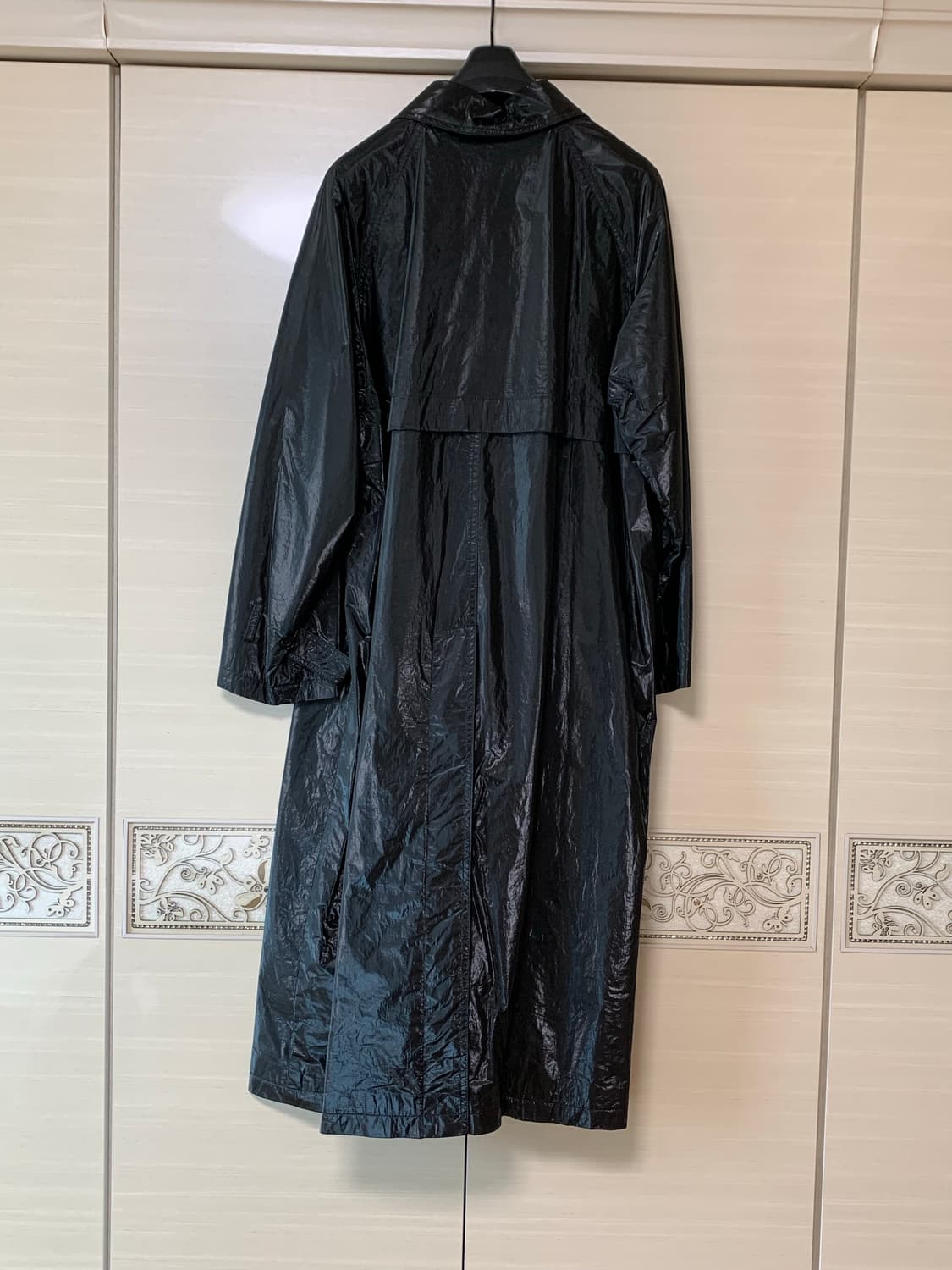 인사일런스 글로시 래글런 트렌치 코트 BLACK 상품이미지6