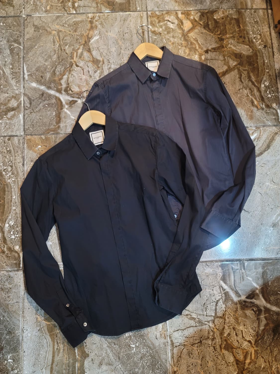 우영미 블랙/ 차콜 셔츠 2장 일괄(남녀공용) 상품이미지1