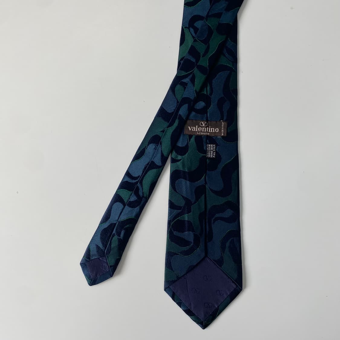 발렌티노(VALENTINO) 심플로고 정품 명품 넥타이8.1cm 상품이미지3