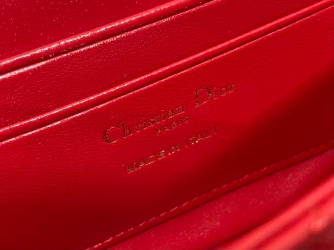 디올 크로스 백시그니처 넝쿨 체크로 클래식한 레터링 참장식
 상품이미지6