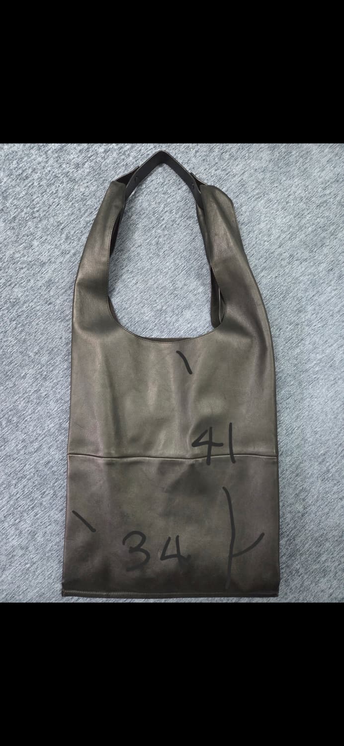 Cos 슬라우치 가죽 토트백 상품이미지5