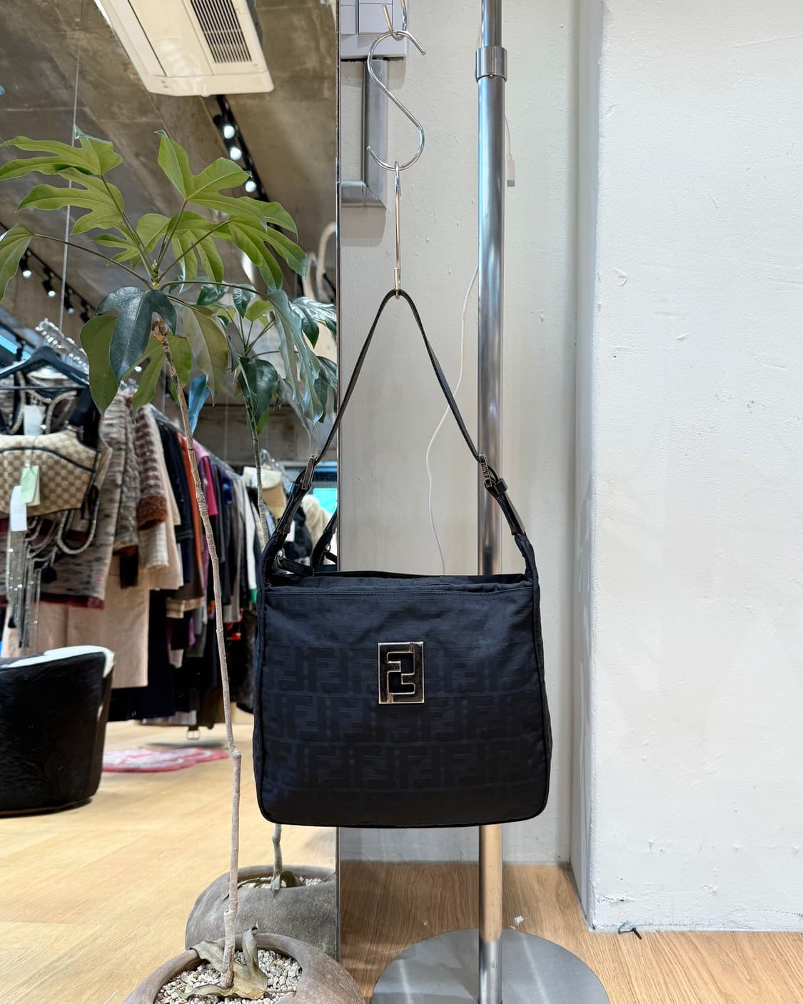 펜디 블랙 주카 숄더백  상품이미지1