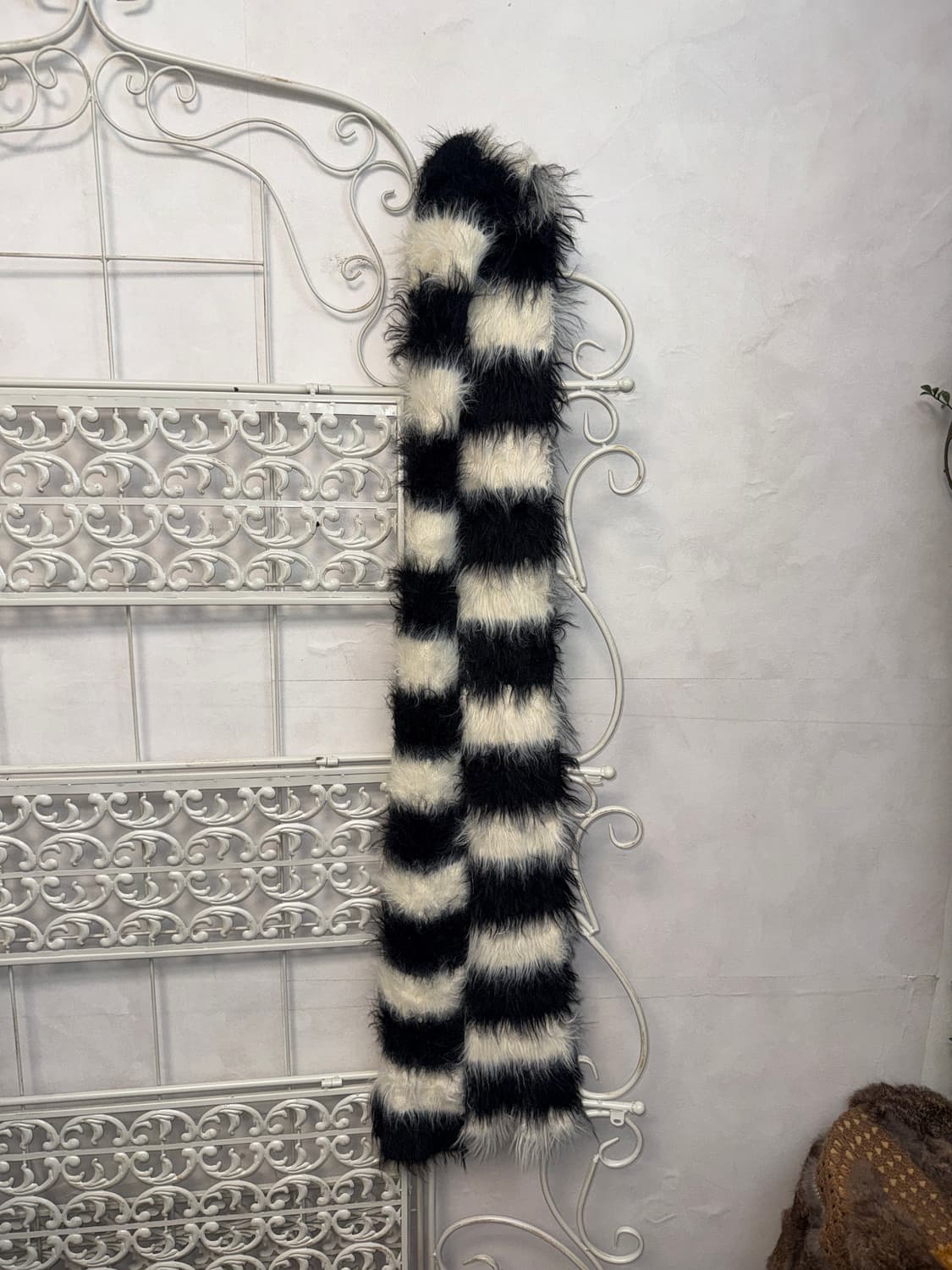 Black & white grunge stripe fur knit 머플러 상품이미지3