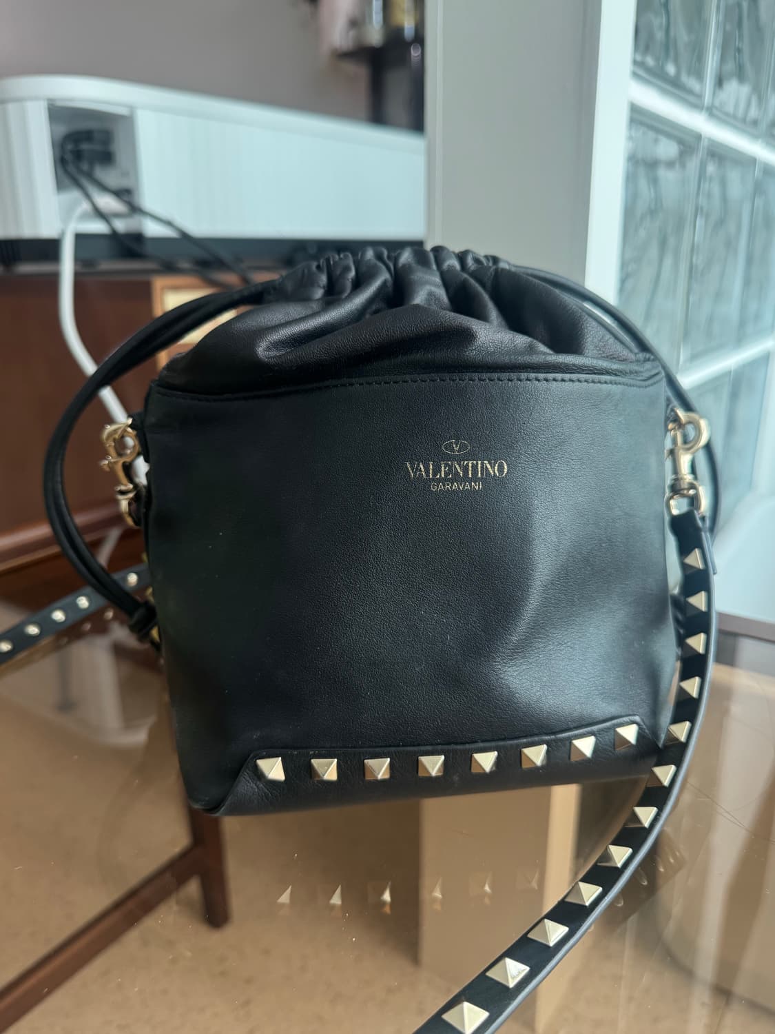 발렌티노 블랙 스터드 숄더백 복조리백 상품이미지2