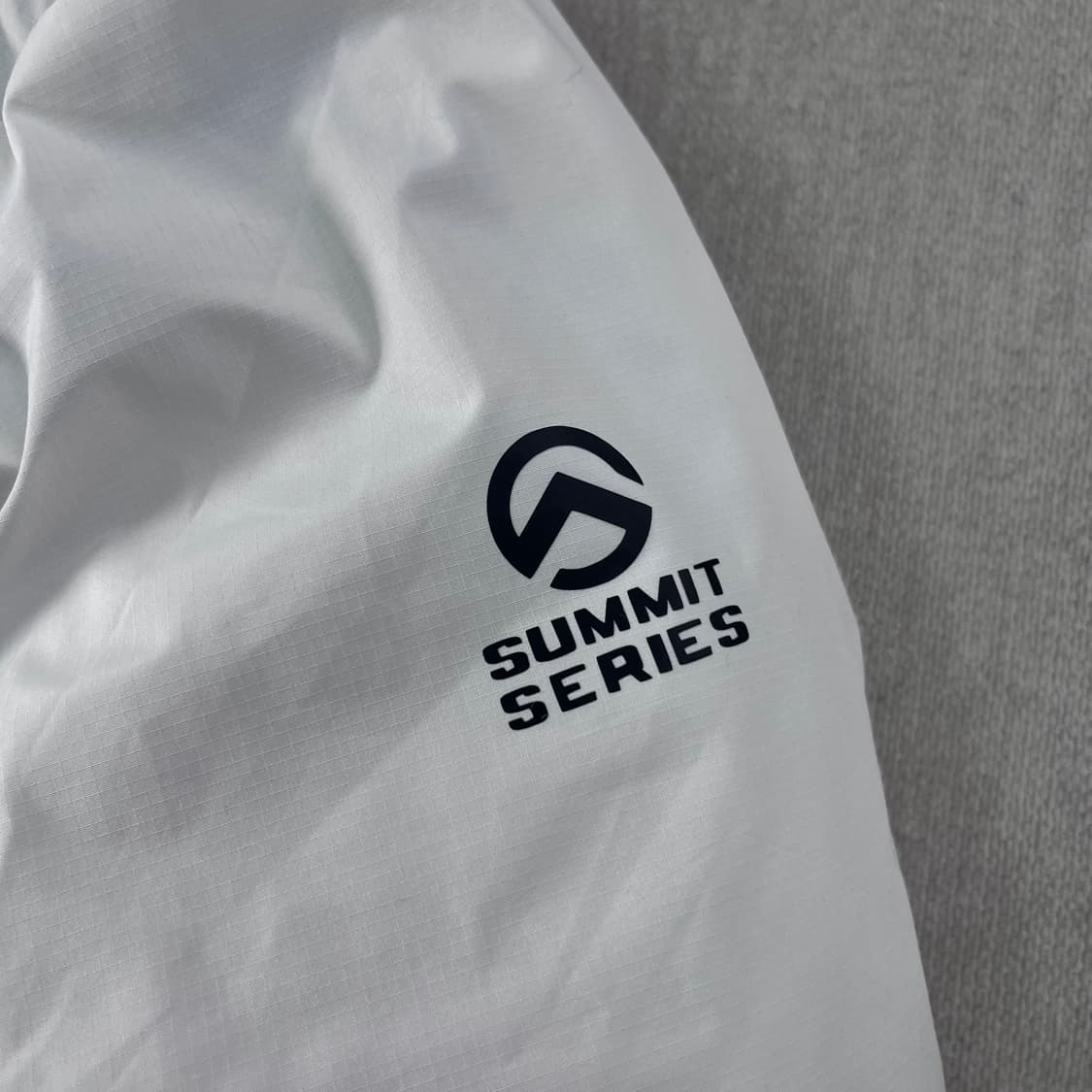 100 노스페이스 서밋시리즈 푸퍼 화이트 패딩 상품이미지4