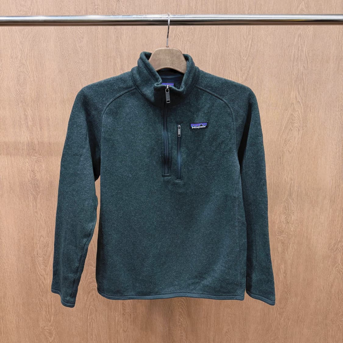 파타고니아 신칠라 플리스 하프 집업 지퍼 포켓 디테일 레귤러핏 딥그린 상품이미지2
