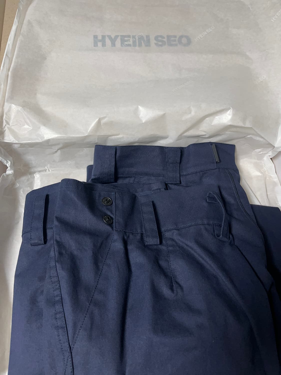 혜인서 24ss 네이비 쉘팬츠 상품이미지1