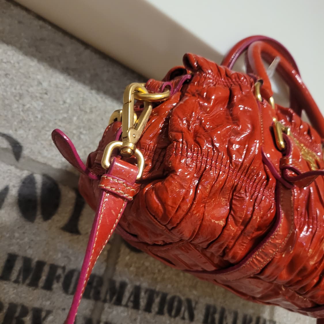 프라다 고프레 레더 숄더백 상품이미지5