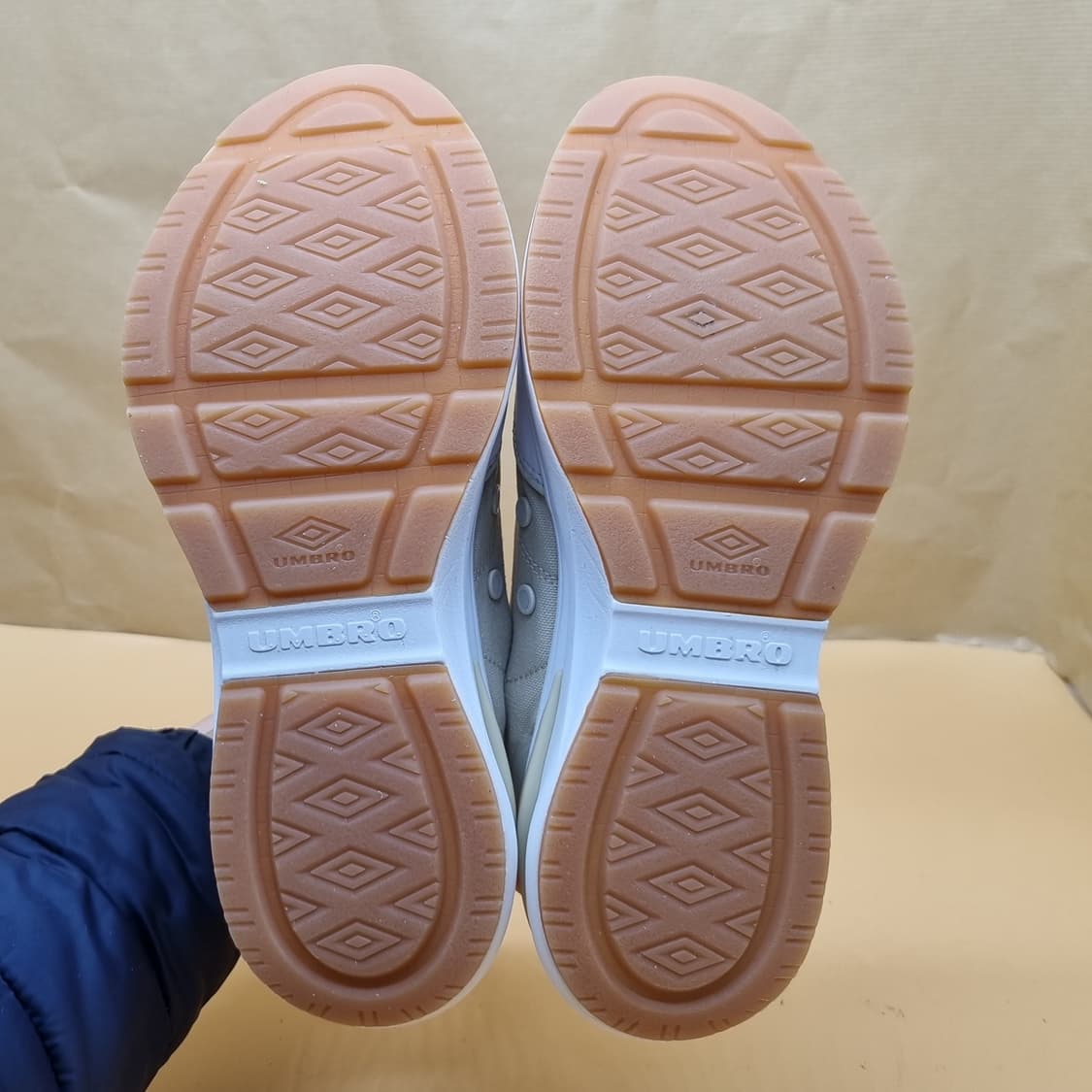 엄브로 토비 여성스니커즈240 굽4 상품이미지3