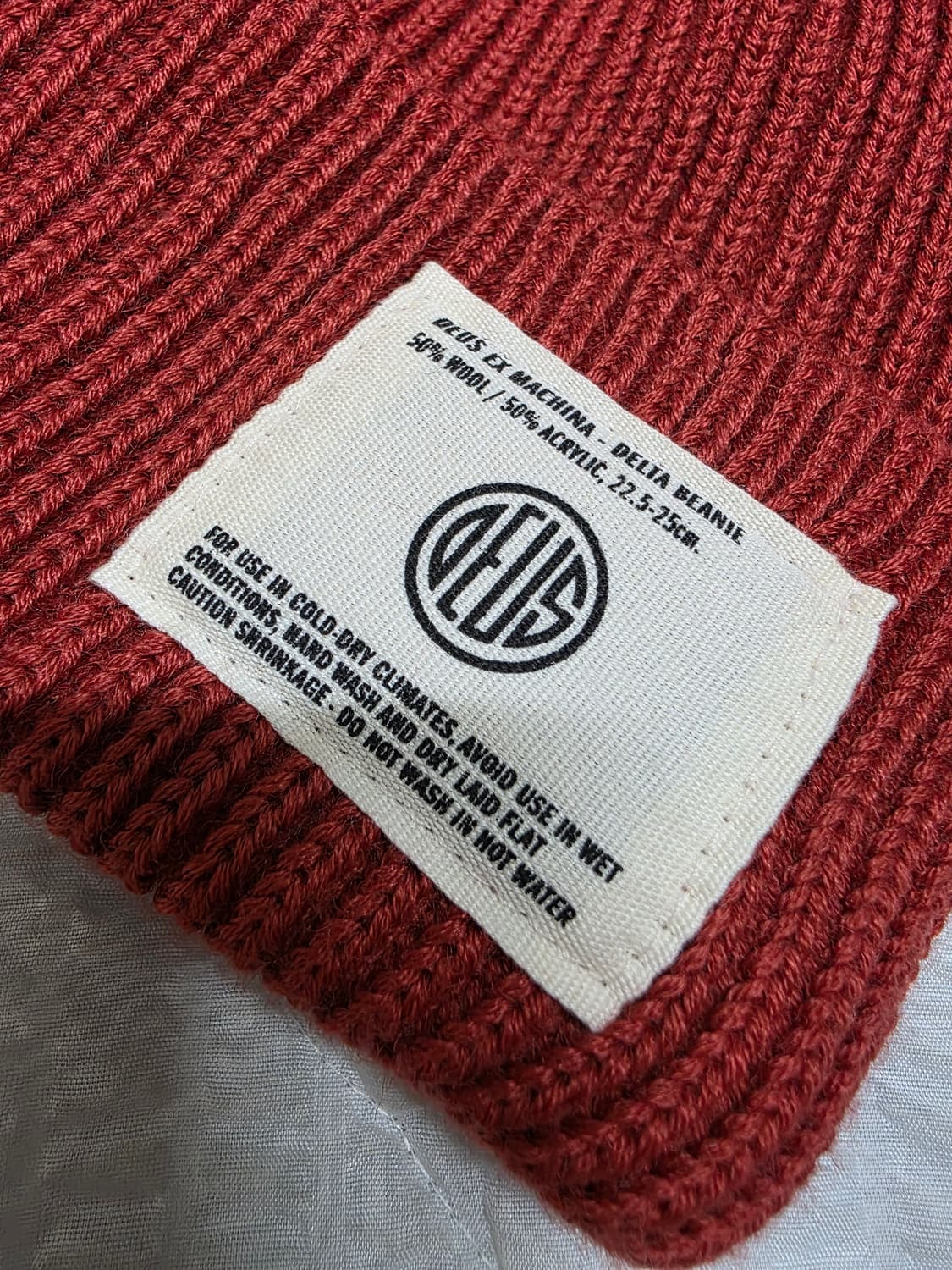 데우스 새상품 택만 제거된 미착용 델타 숏 비니 오렌지레드색상 deus 상품이미지8