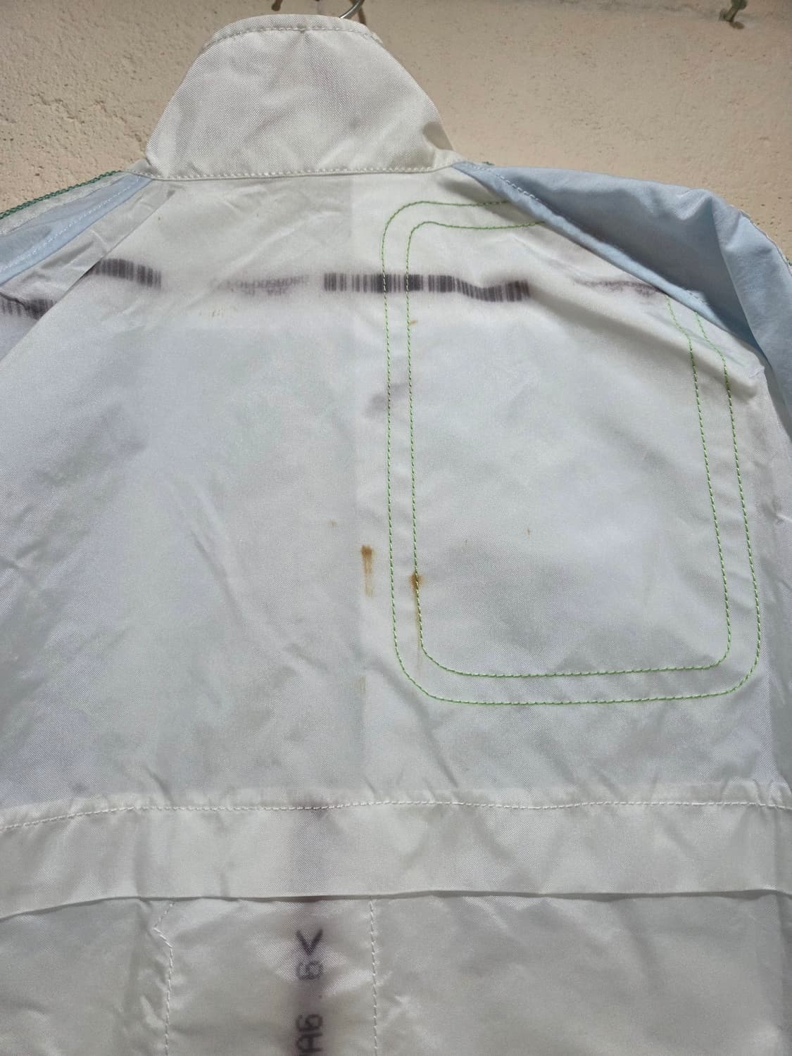 강혁 레디메이드 에어백 윈드브레이커 뒷면 오염 상품이미지3