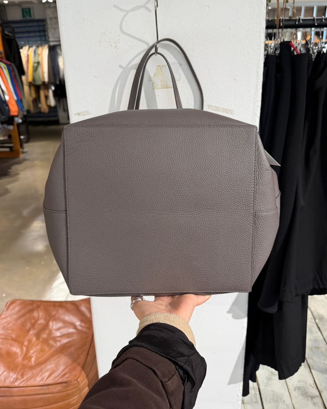 더 로우 그레이 레더 파크 쓰리 토트백 상품이미지6