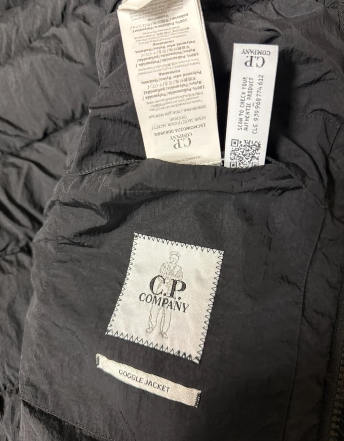 C.P. 컴퍼니 에코 크롬 R 후드 다운 고글 자켓 블랙 - 23FW 5 상품이미지4