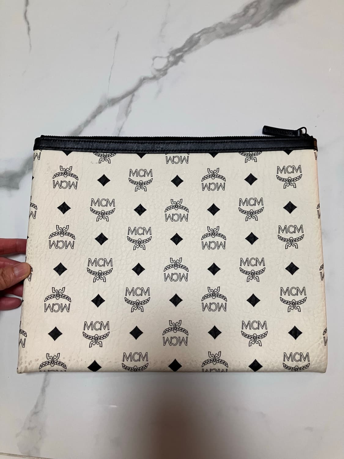 MCM x Vogue 한정판 가죽 클러치 백 파우치 상품이미지2