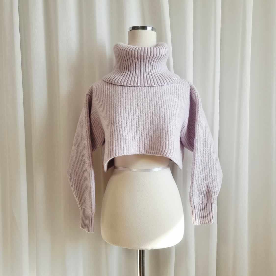 Aritzia Babaton 메리노울100% 크롭니트티 (44-날씬55) 상품이미지1