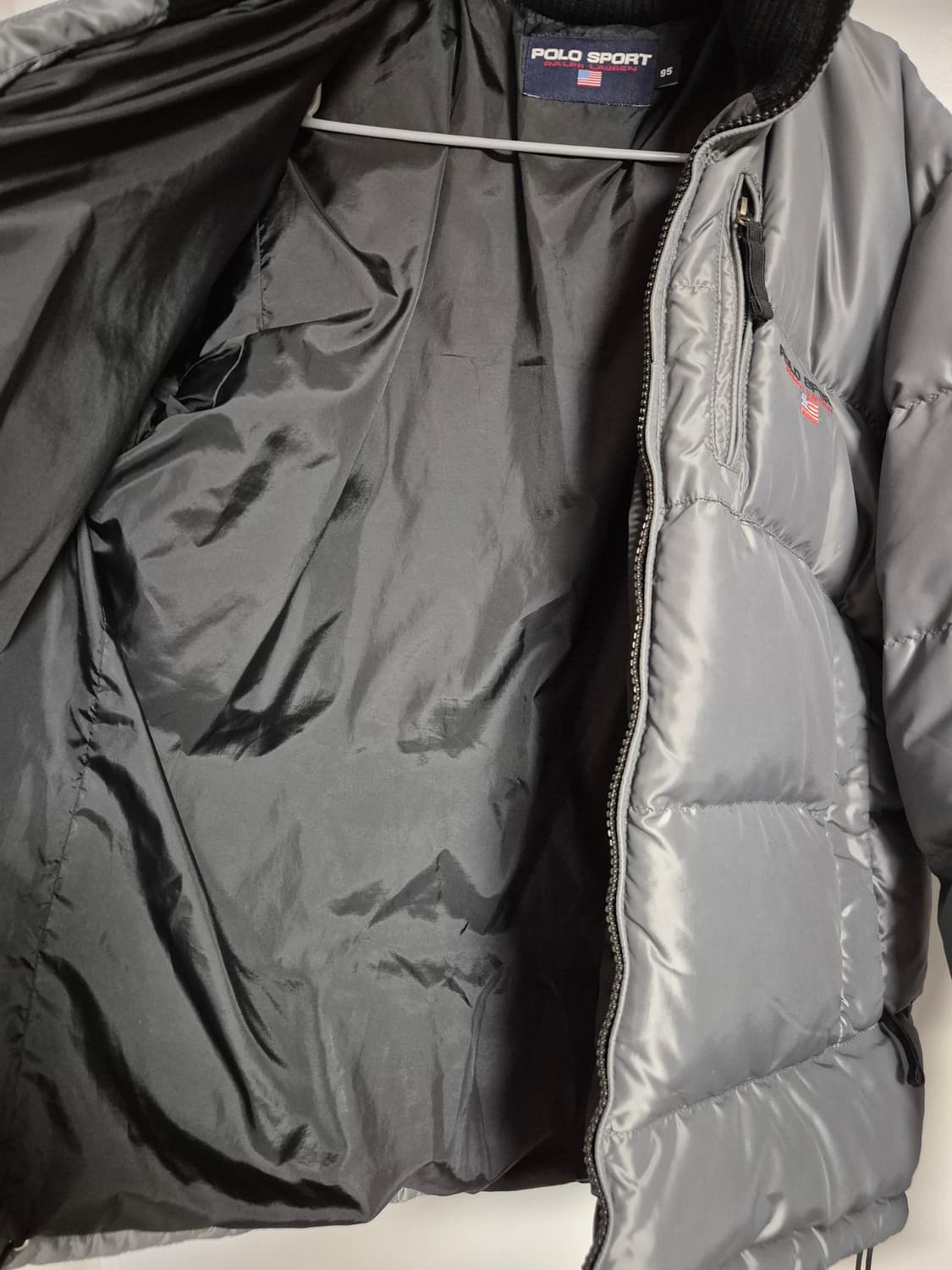 폴로스포츠 회색 유광 패딩 상품이미지3