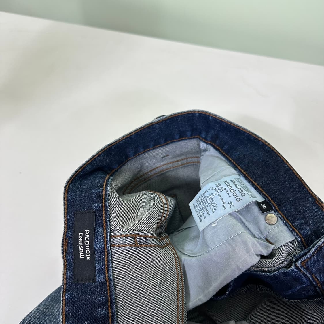 30 M 무신사스탠다드 무탠다드 슬림레귤러핏 중청워시드 데님팬츠 상품이미지2